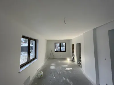 Malowanie natryskowe i gladzie natryskowe. Sufity podwieszane.